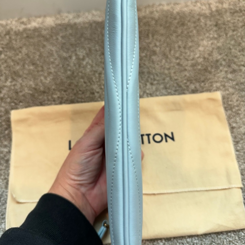 AUTHENTIC NEW WAVE ZIPPED LV POCHETTE - Picture 4 of 11